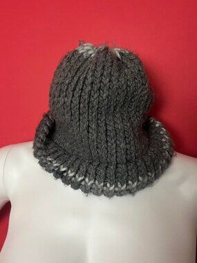 Handmade / light and dark grey knit beanie 🩶🖤